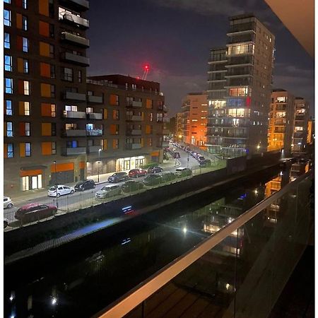 Lovely 2Br Apartment W/ City View Londra Esterno foto