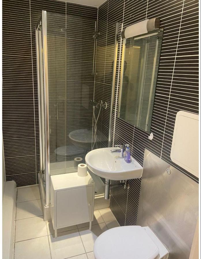 Lovely 2Br Apartment W/ City View Londra Esterno foto